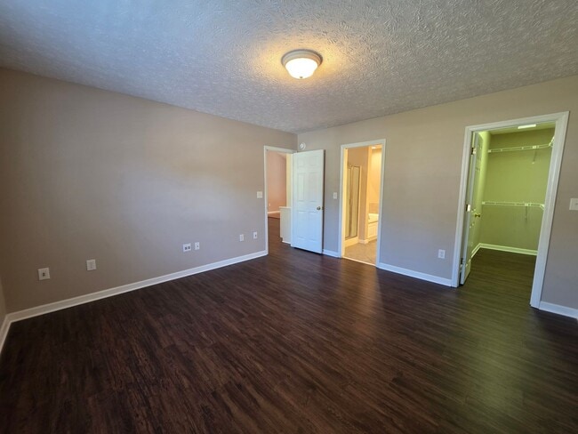 Building Photo - 345 Farina Dr