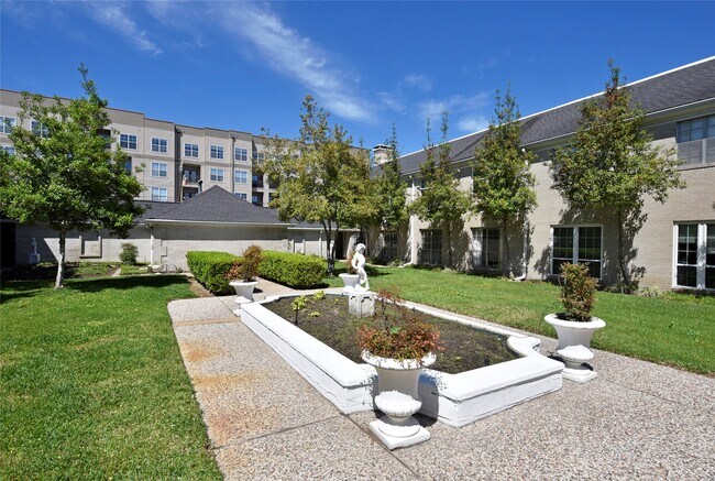 Building Photo - 2600 Bellefontaine