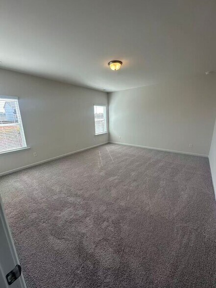 Building Photo - 829 Kensington St