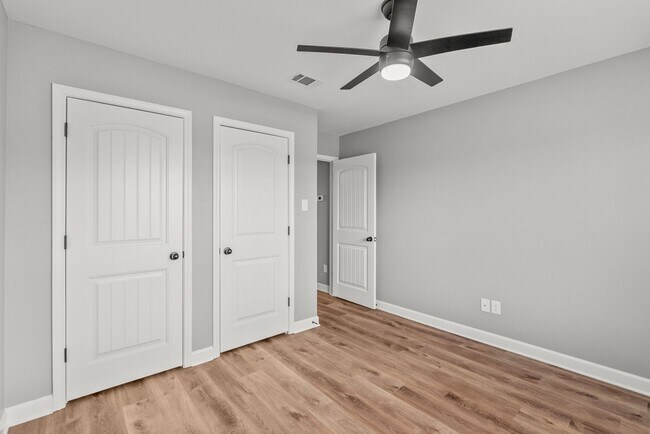 Building Photo - 18 Lilly Ann Cir