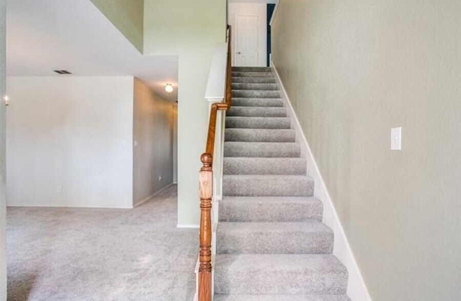 Building Photo - 11705 Pinyon Pine Dr