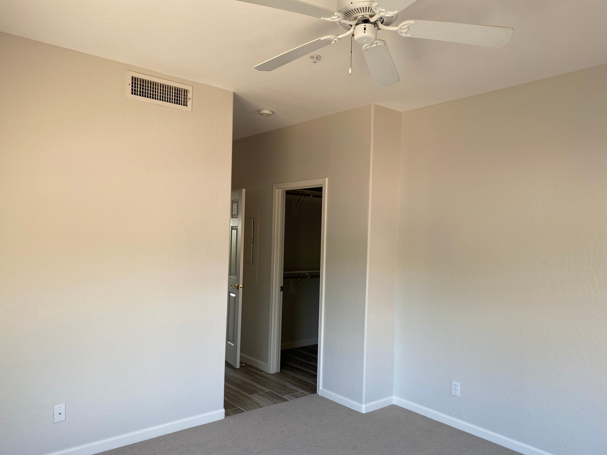 Building Photo - 8880 E Paraiso Dr