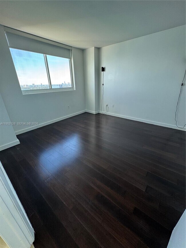 Building Photo - 1800 N Bayshore Dr