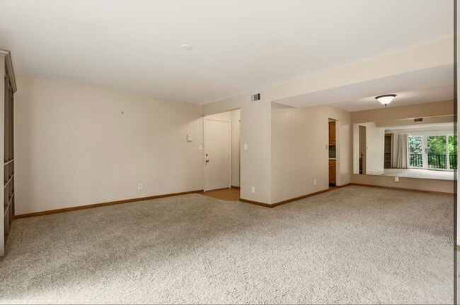 Building Photo - 2 Bedroom, 1.5 Bath Condo for Rent!