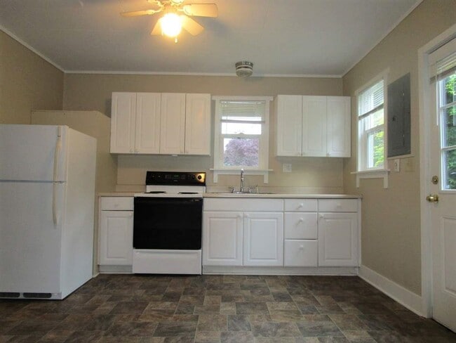 Building Photo - Charming 2-Bedroom Home in the Heart of Downtown Gig Harbor