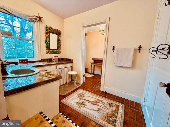 Building Photo - 30 Cornhill St