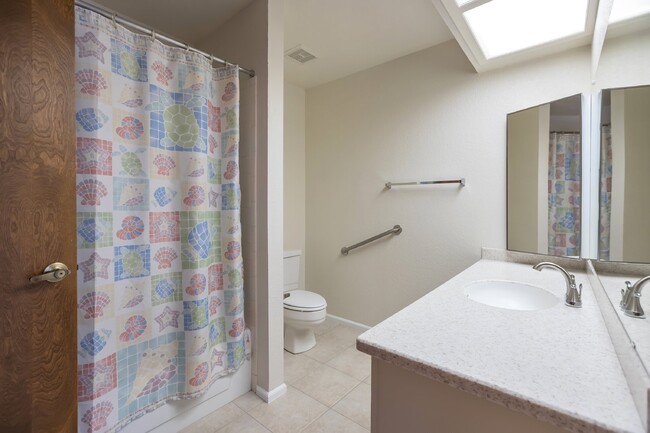 Building Photo - Lovely  South Scottsdale Charmer!
