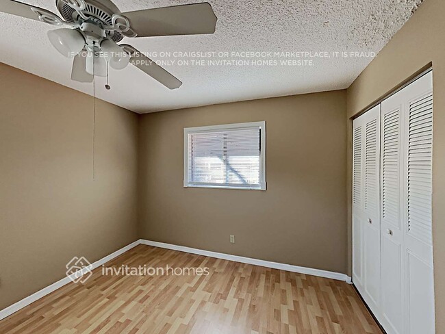 Building Photo - 3040 Oak View Dr