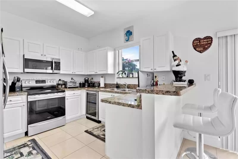 Building Photo - 3709 NE 4th St