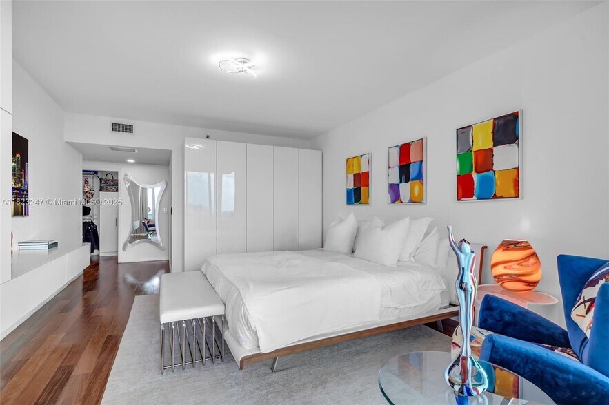 Building Photo - 1643 Brickell Ave