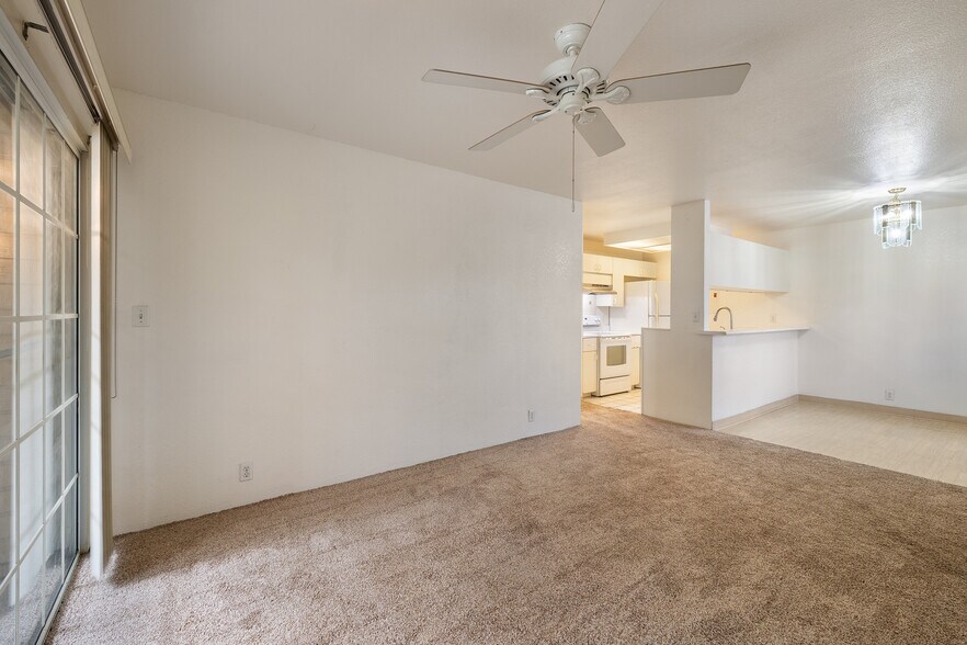 Building Photo - 393 Mananai Pl