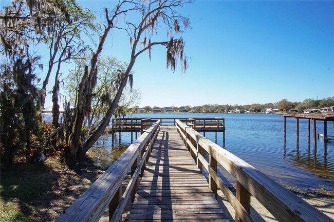 Building Photo - 213 S Bougainvillea Ave