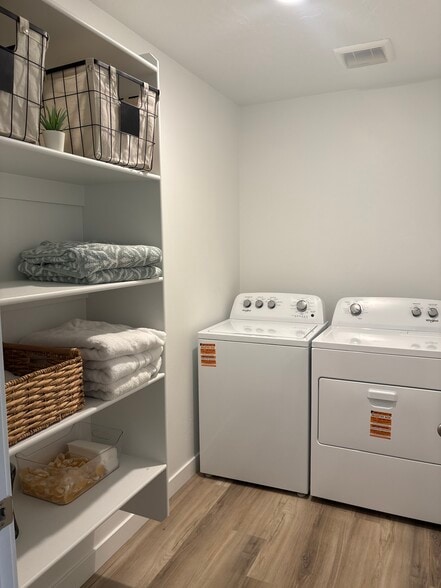 Building Photo - 1744 E Albion Dr