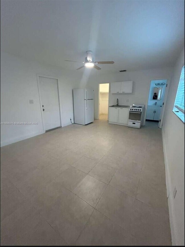 Building Photo - 1450 NW 20th Ct