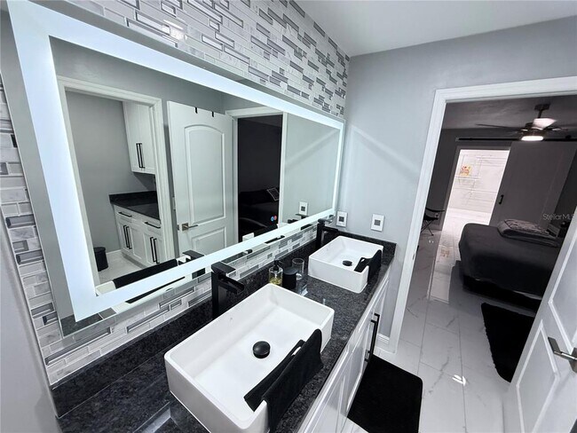 Building Photo - 128 Sandalwood Dr