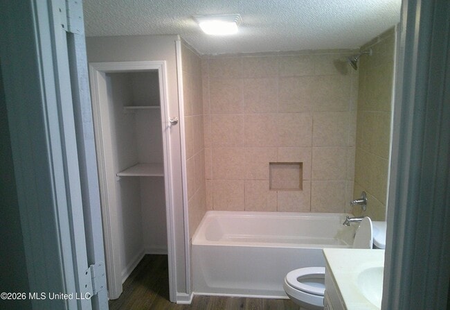 Building Photo - 779 Ridge Crest Dr