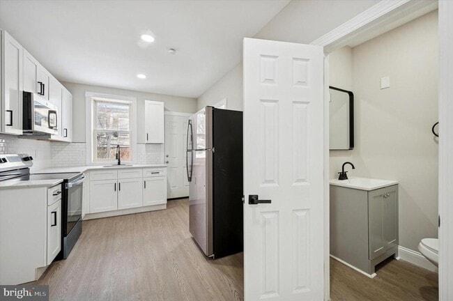 Building Photo - 2165 Conlyn St