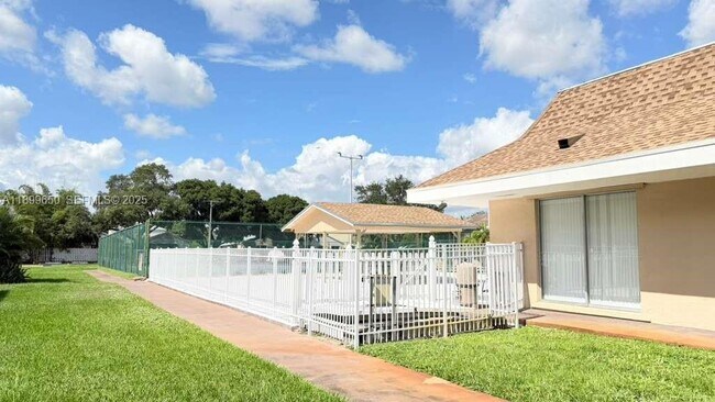 Building Photo - 7175 Orange Dr