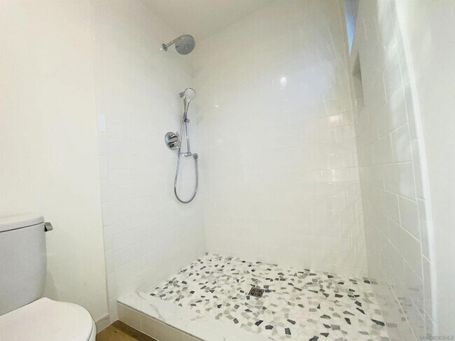 Building Photo - 1305 Blue Sky Dr