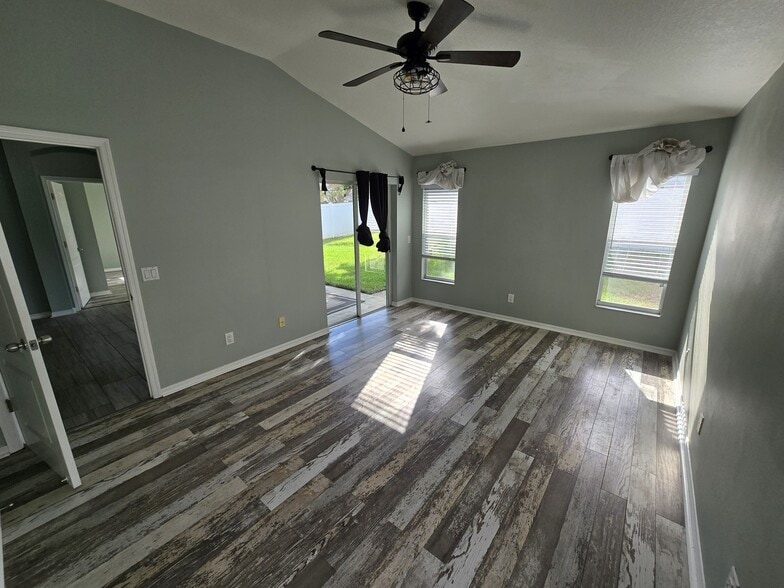 Building Photo - 1124 Lumsden Pointe Blvd