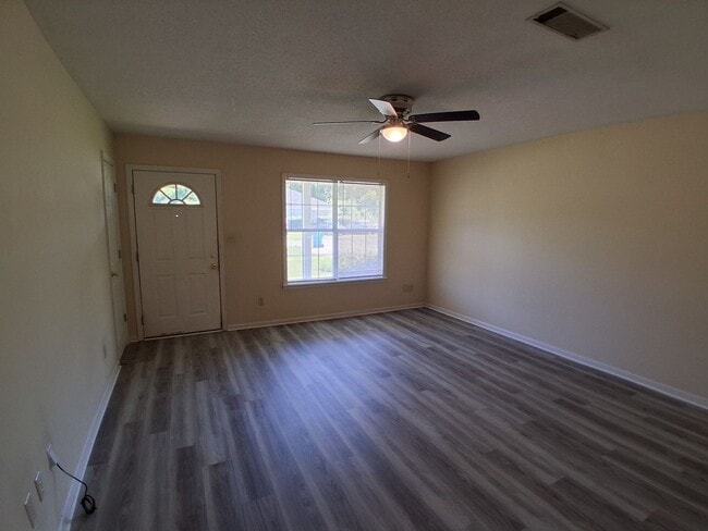Building Photo - 2 Bedroom Duplexes Near Moody