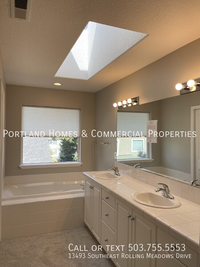Building Photo - 13493 SE Rolling Meadows Dr