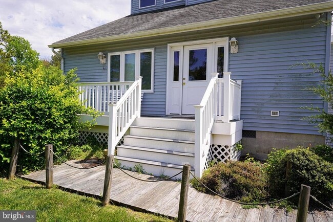 Building Photo - 39028 Bayview W