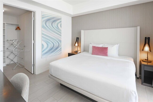 Building Photo - 4010 S Ocean Dr