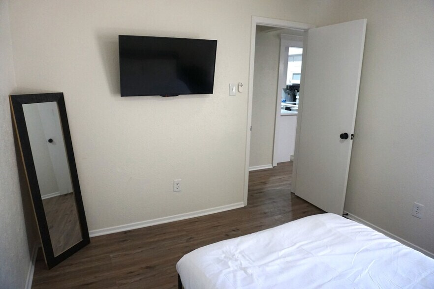 Building Photo - 2912 Pegasus Dr