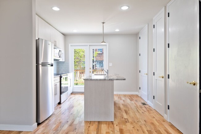 Building Photo - ???Completely Renovated 3 Bedroom 1.5 Bath...