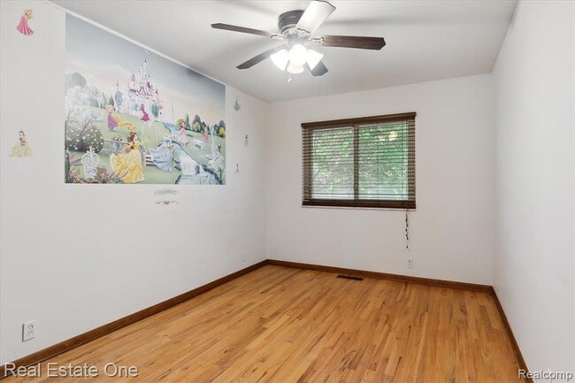 Building Photo - 23944 Fordson Dr