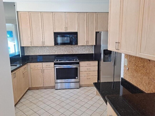 Building Photo - 2431 Coosawattee Dr NE