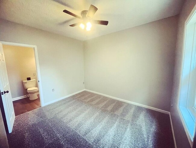 Building Photo - Charming All Brick Home!