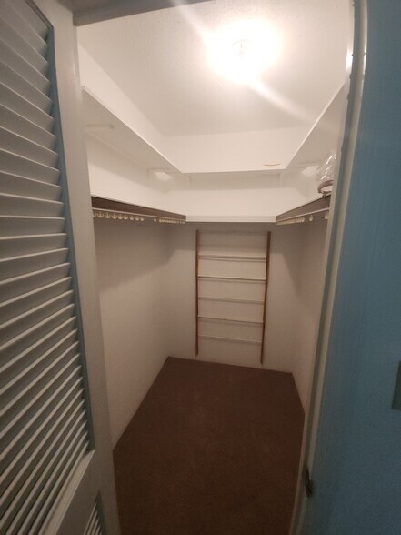 Building Photo - 4158 Tamiami Trl