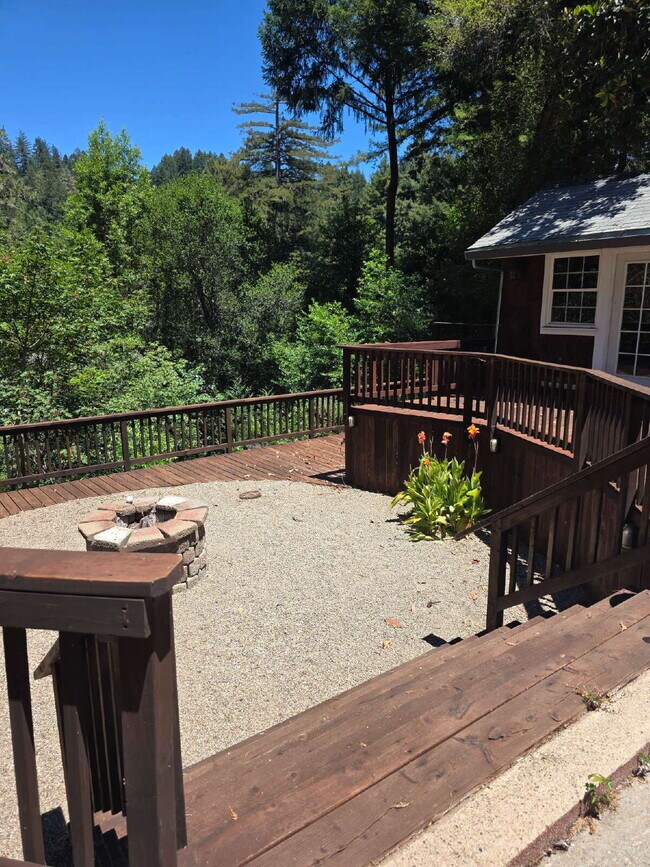 Building Photo - FOUR-BEDROOM HOME WITH PRIVATE SUITE, EXPANSIVE DECKS, GARAGE & WORKSHOP SPACE   Open House 1-2 P...