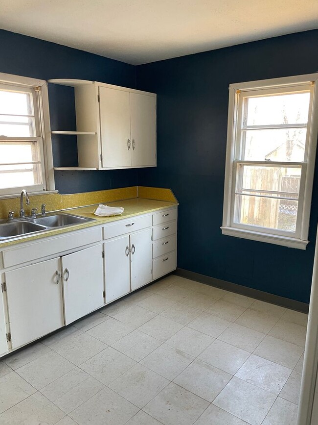 Building Photo - 2 BEDROOM 1 BATHROOM HOUSE FOR RENT
