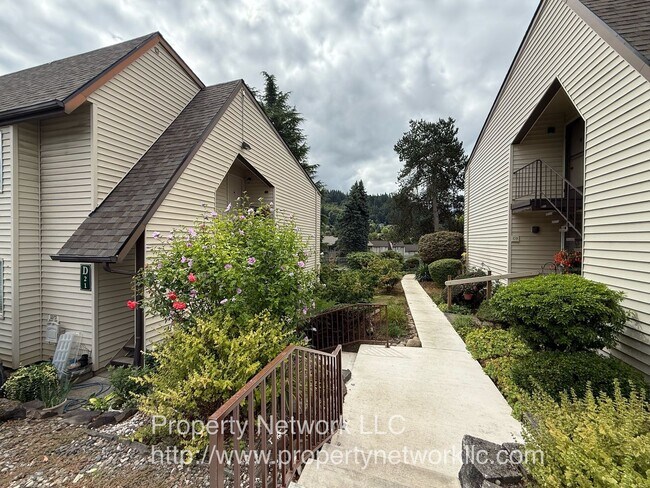 Building Photo - Gresham 2 Bedroom Condo with Garage