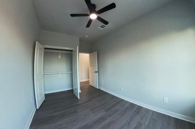 Building Photo - 2832 Mansfield St