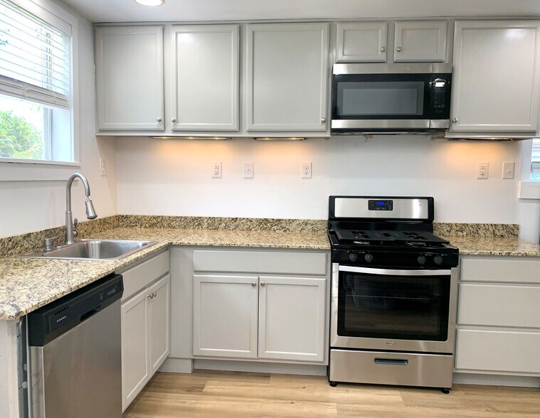 Kitchen - 5412 York St