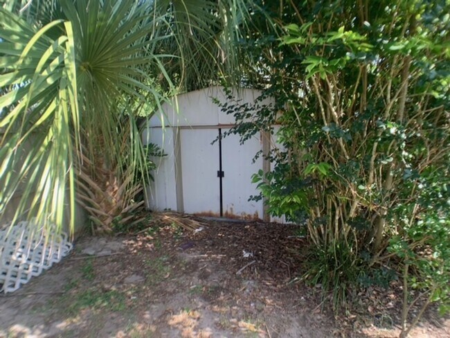 Building Photo - Beautiful open 2/2 Near UCF
