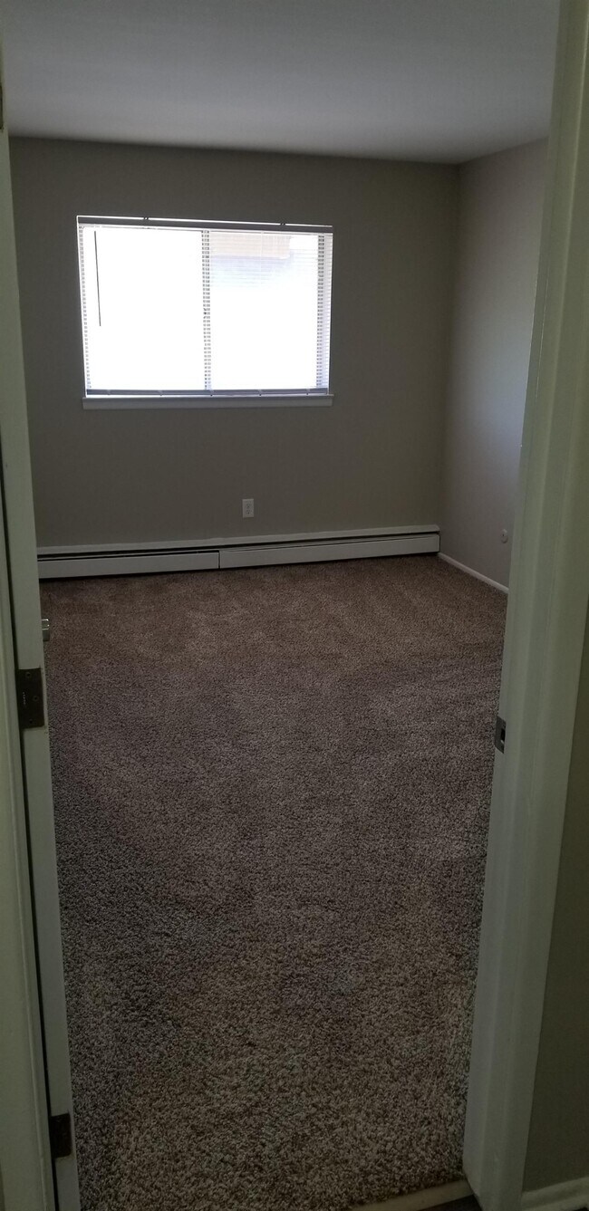 Building Photo - 23700 W Warren Ave