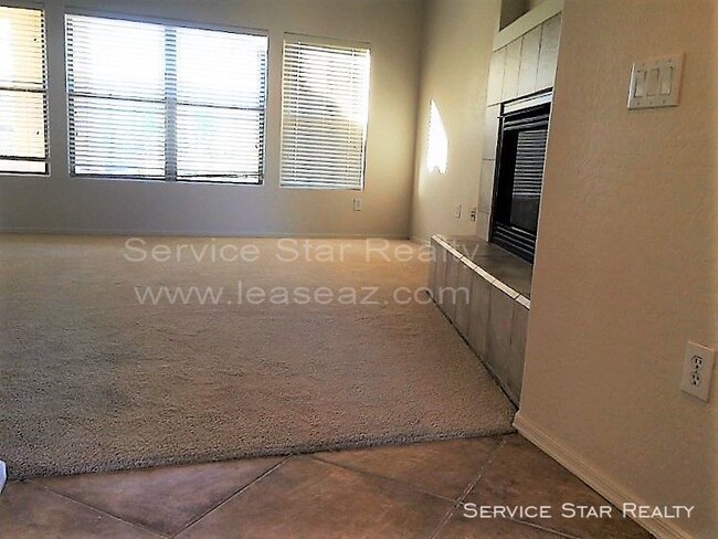 Building Photo - Beautiful 2 Bedroom + Den in Greyhawk