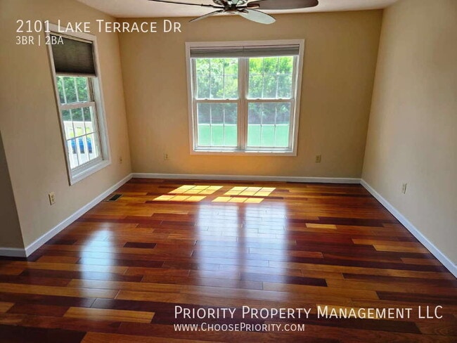 Building Photo - 2101 Lake Terrace Dr
