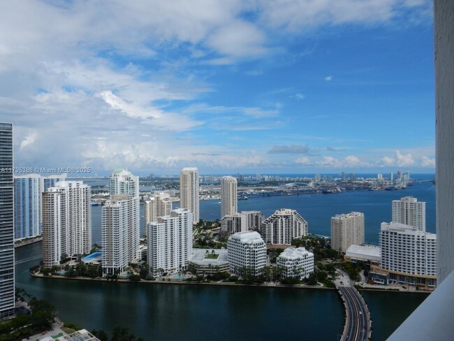 Building Photo - 950 Brickell Bay Dr
