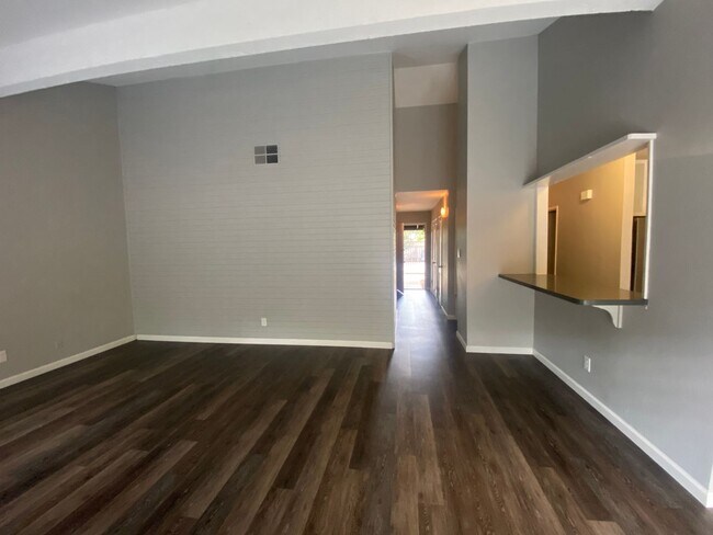 Building Photo - 9746001/45
