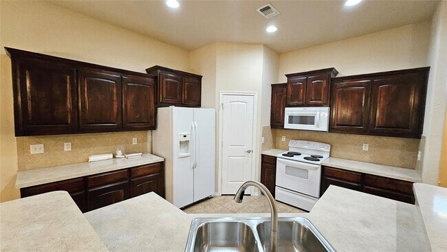 Building Photo - 1824 Woody Ln