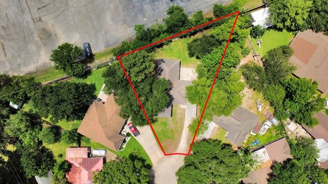 Building Photo - 710 Canary Cir
