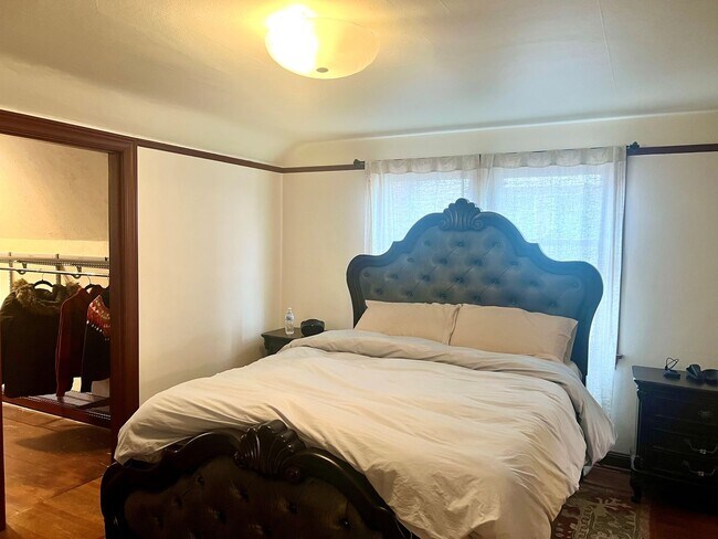 Building Photo - Stunning 3bed/3.5bath Brick Home in Ballard!