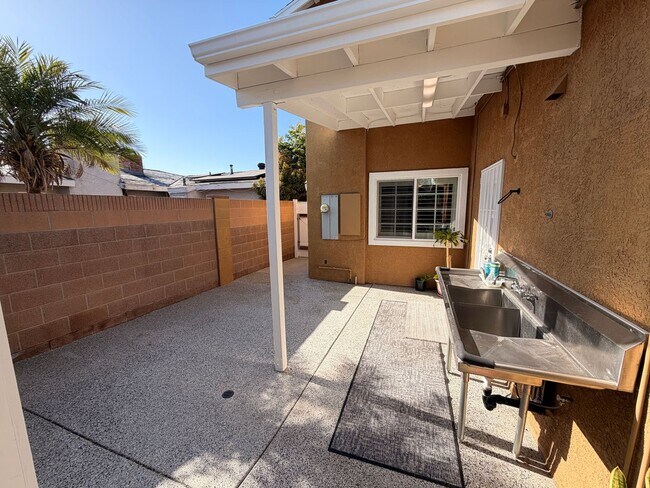Building Photo - Unbelievable 4 Bed, 4 Bath House For Rent In Buena Park-Must See To Appreciate!