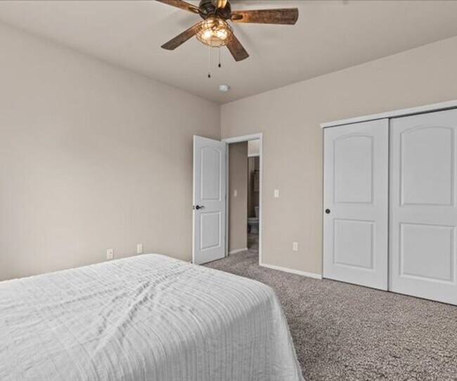 Building Photo - Modern 4-Bedroom Home in Desirable Promontory Neighborhood - Pet Friendly